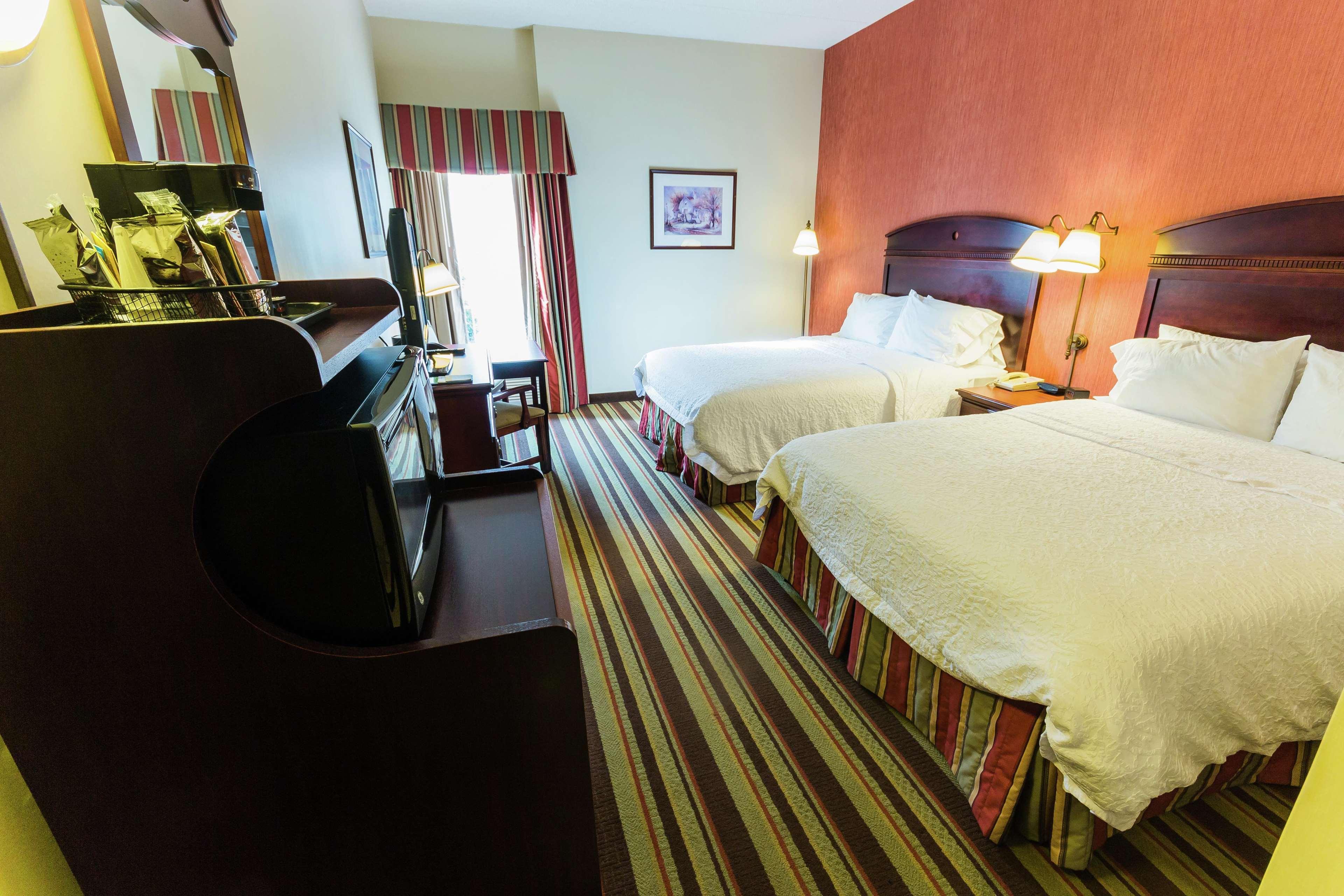 Hampton Inn Sturbridge Exterior photo