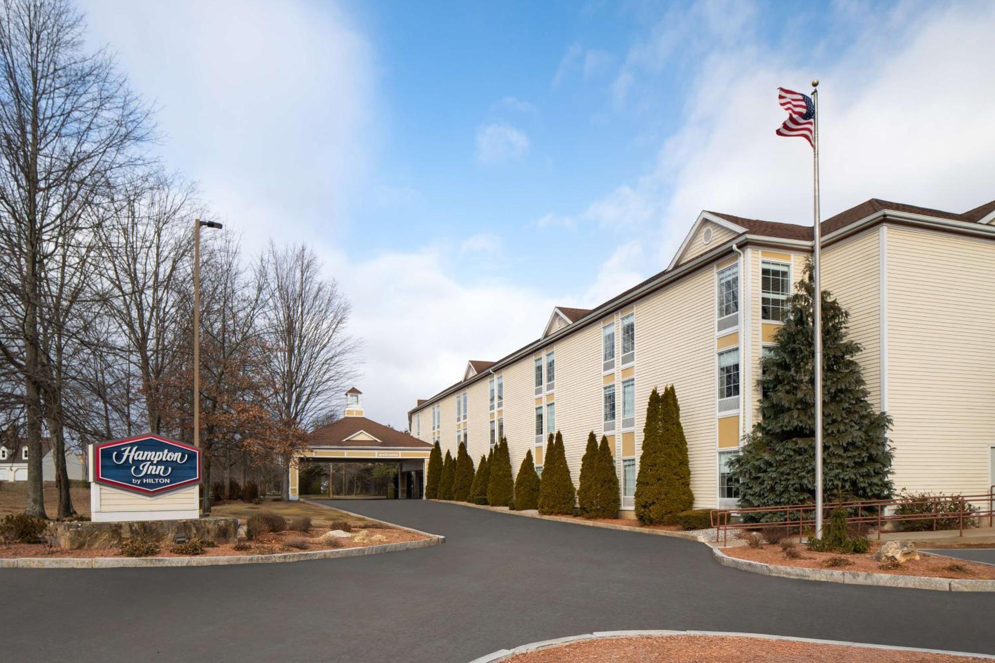 Hampton Inn Sturbridge Exterior photo